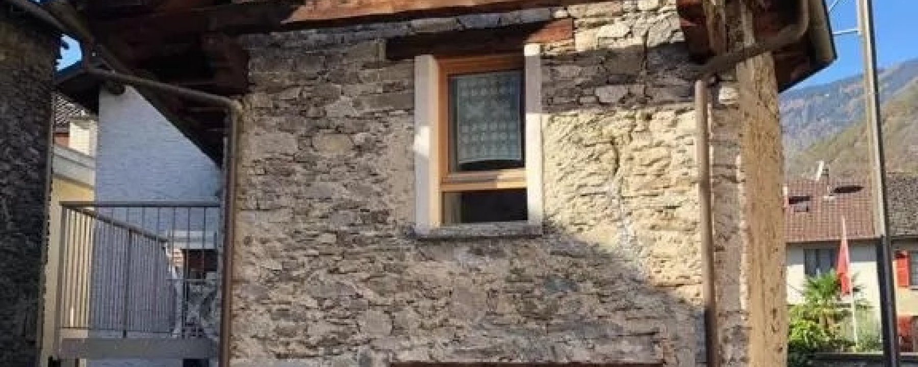 Il rustico visto dalla strada