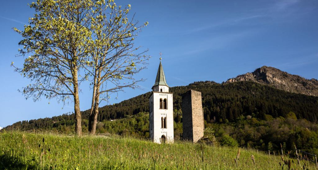 Chiesa e Torre di Sta Maria i.C. (val Calanca, GR) Chiesa e Torre di Sta Maria i.C. (val Calanca, GR)