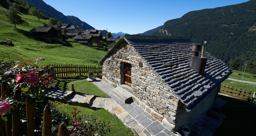 Via Panoramica Bolada Trek in valle Calanca (oua_37927040_image) Via Panoramica Bolada Trek in valle Calanca (oua_37927040_image)