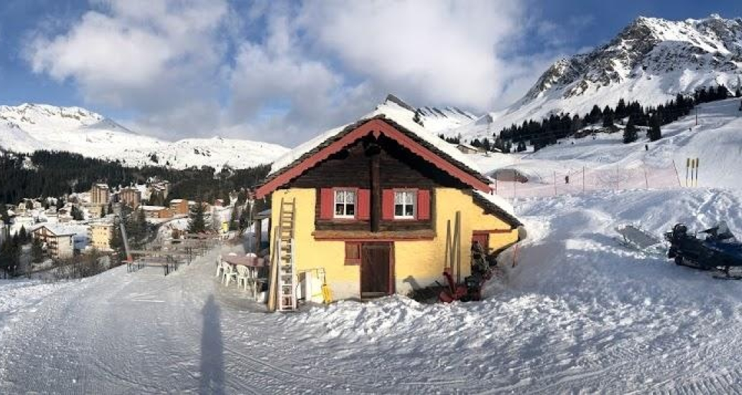La Hütte e uno sguardo verso il villaggio La Hütte e uno sguardo verso il villaggio