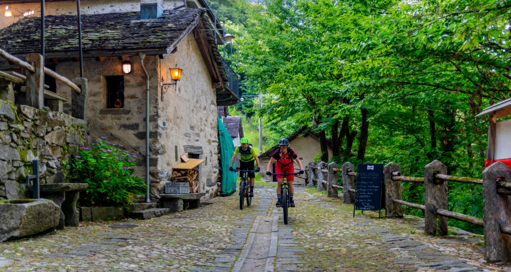 Grotti di Cama in mountain bike