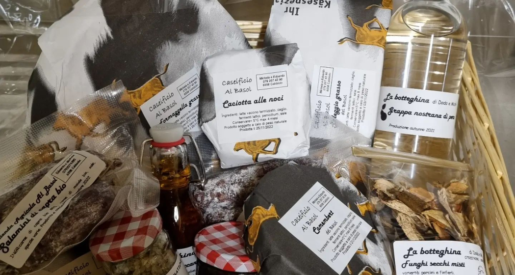 Un cestone di prodotti provenienti dall'azienda. Un cestone di prodotti provenienti dall'azienda.