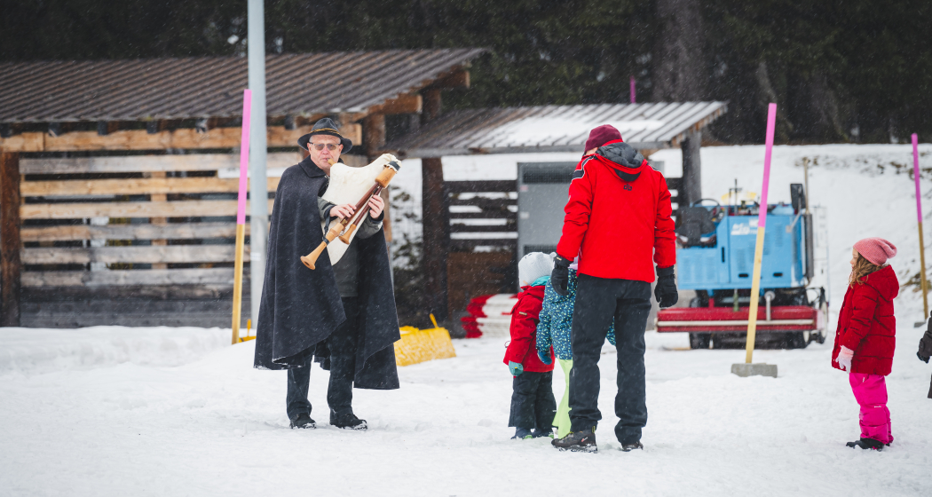 Grande Festa di San Nicolao (gdl_899953791_image) Grande Festa di San Nicolao (gdl_899953791_image)