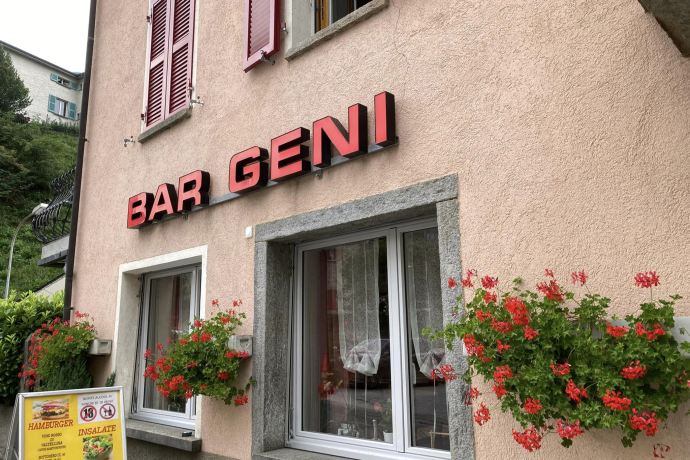 La facciata della Trattoria Bar Geni
