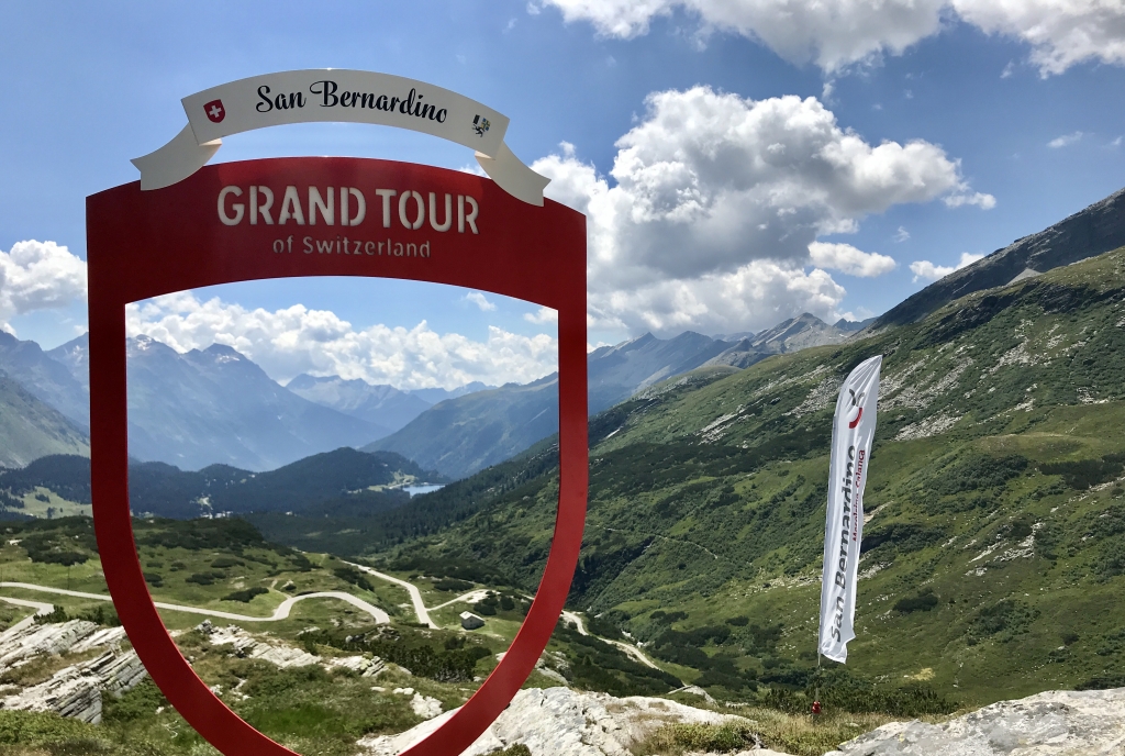 Il cartello che da il benvenuto alla val Mesolcina sul Passo del San Bernardino