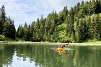Kayak In Kayak sulle acque del lago Doss
