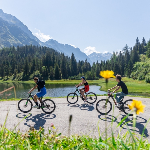 Mountain bike al lago Doss