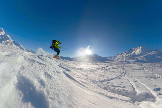 Magici momenti praticando snowkite sul Passo del San Bernardino