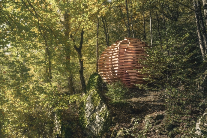 Una delle installazioni architettoniche Ispace nel Bosco di Rossa