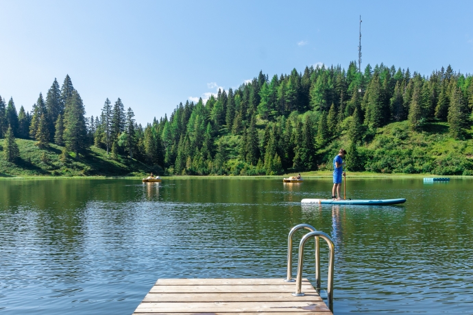 Sport d'acqua al lago Doss di San Bernardino Lago Doss, magia allo stato puro!