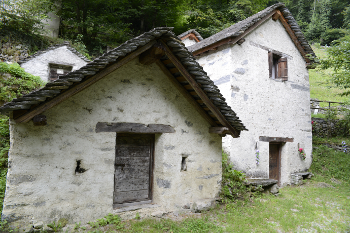 Grotti a Cama Gli storici edifici dei grotti di Cama