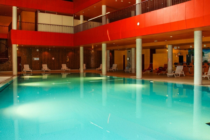 Piscina Albarella Piscina Albarella, ampi spazi per sport e benessere