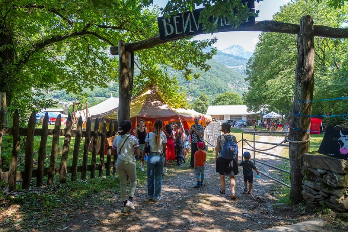 L'arco d'entrata del Grin Festival