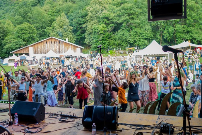 la folla davanti al palco del Grin Festival
