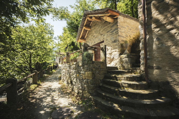 Grotti tradizionali a Cama in Mesolcina